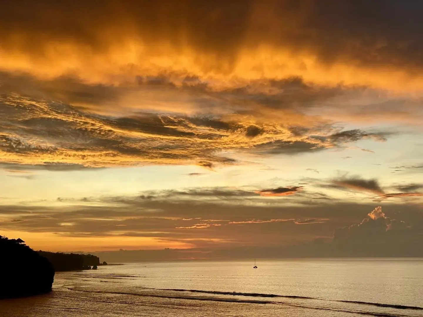 Beachfront Sunset Heaven Villa Pecatu